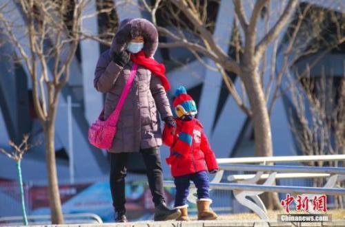 北京明日冷空气来袭，天气寒冷，外出穿好防寒装备 午间适宜开窗通风