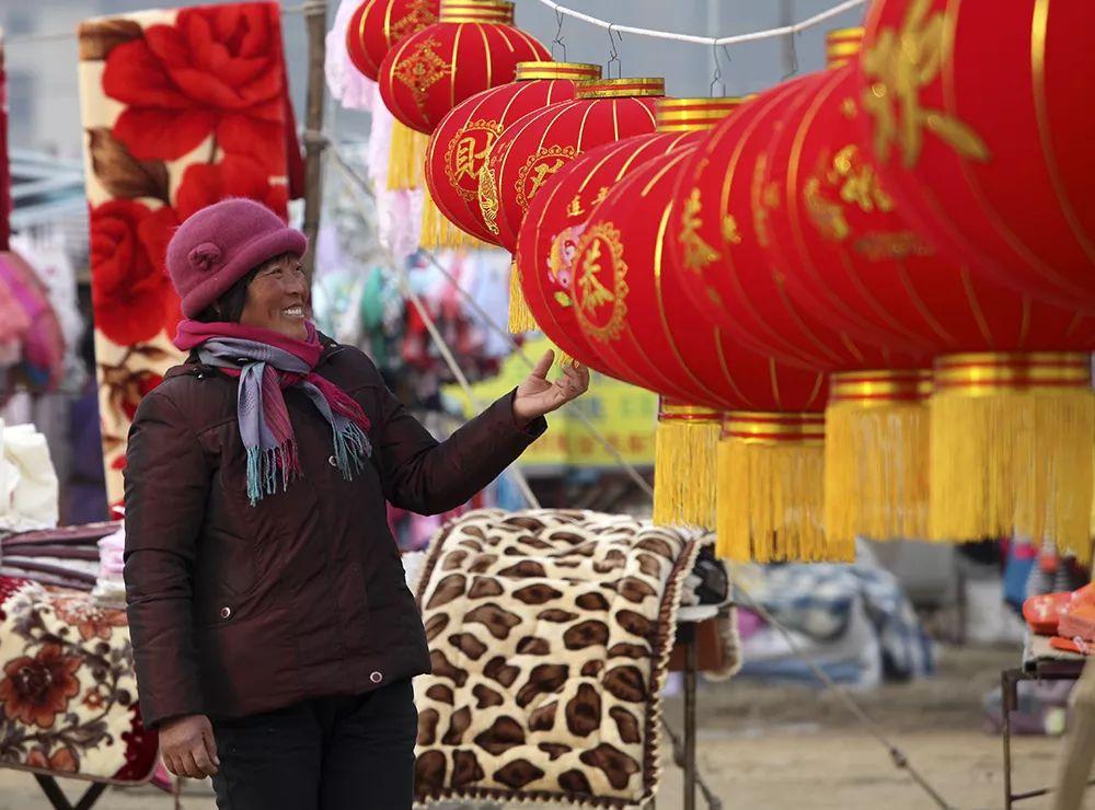 外国游客说中国年货挑花眼了，牛记黑脸成年花网红品种